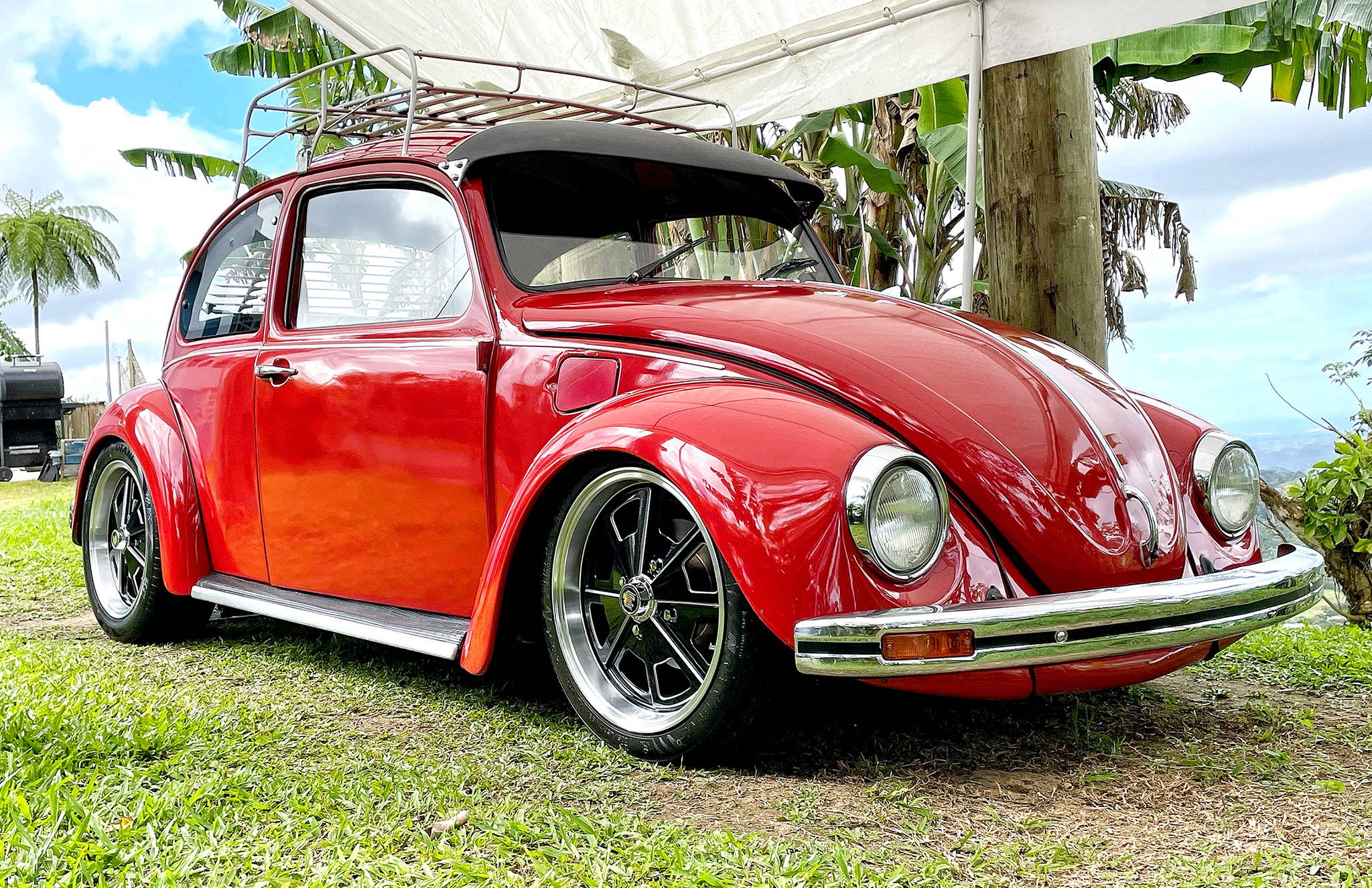 red volkswagen beetle on black milled edge klassik rader 914 wheels