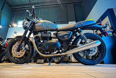 2022 TRIUMPH STREET TWIN motorcycle for rent near Hendersonville, NC