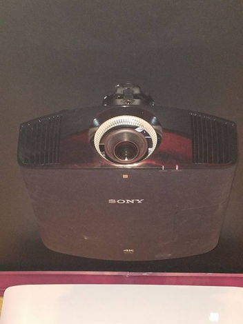 Sony 4K SXRD VPL-VW600ES Home Cinema  Projector