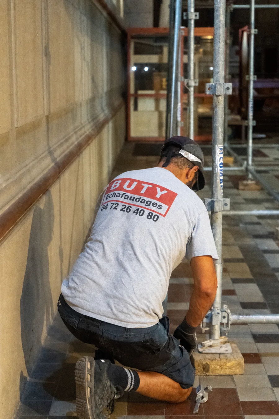 Échafaudage intérieur sous une voûte — photo 4