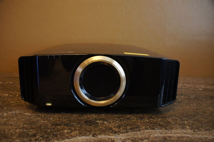 JVC RS500 Projector
