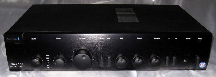 Arcam Delta 290 integrated amplifier with remote