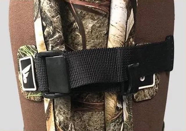 The hunting boots have special designs to ensure easy on and off functionality