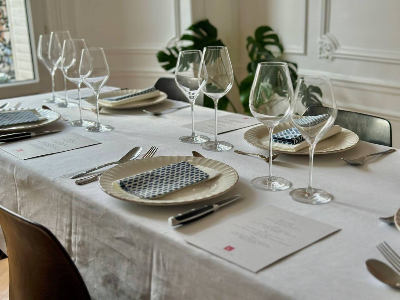 Dégustation de vin élégante et mémorable, une idée cadeau parfaite pour les amateurs de vin. Offrez une expérience sensorielle unique avec notre sélection de cadeaux autour du vin. Trouvez le cadeau idéal pour les passionnés d'œnologie et créez des moments inoubliables autour du vin finement sélectionné.