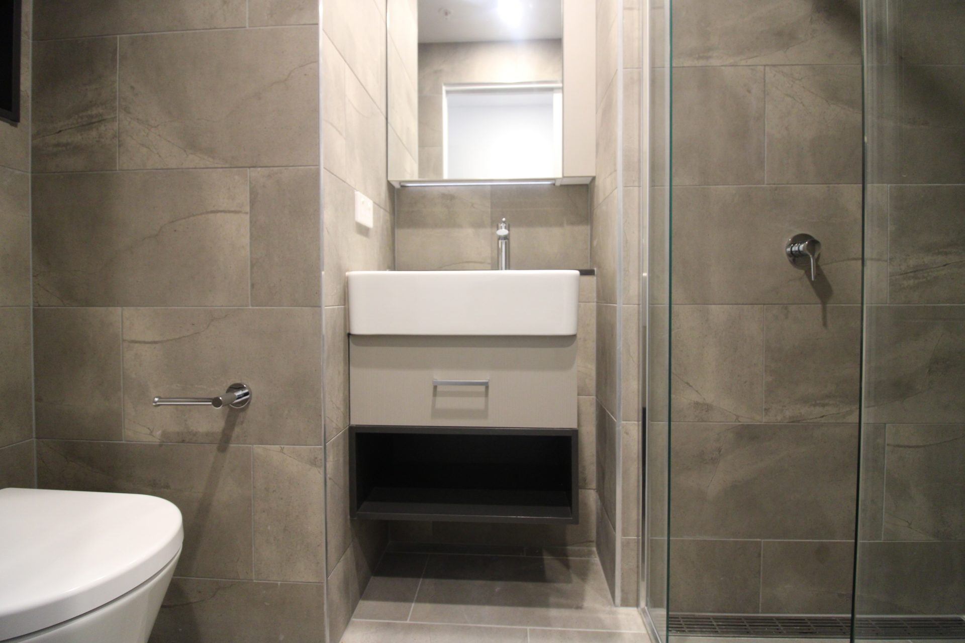 FOR LEASE - Take Your Riverside Place With This Stunning 2-Bedroom 2-Bathroom inc. Study - Image 6