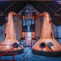 Salle de distillation avec les alambics Pot Stills de la distillerie Glengyle sur la péninsule de Kintyre dans la région de Campbeltown en Ecosse
