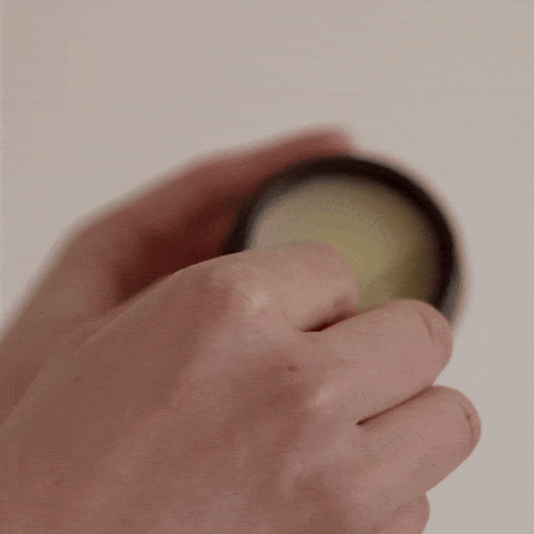 gif of a hand lifting the pipette out of the day light bottle