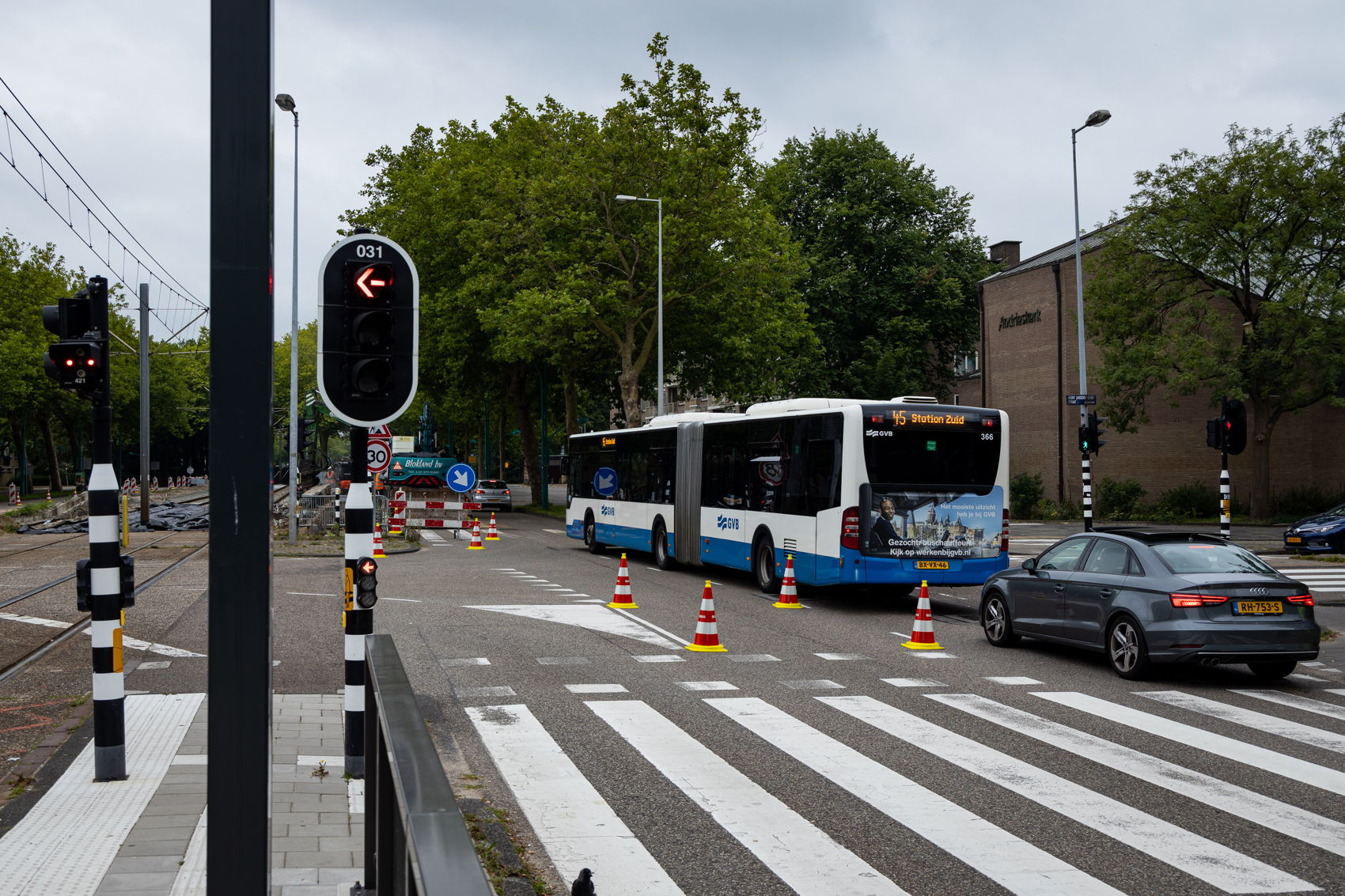 Laatste keer ook dat we bus 45 nodig hadden ter vervanging van tram 5. Laatste keer ook dat we bus 45 nodig hadden ter vervanging van tram 5.