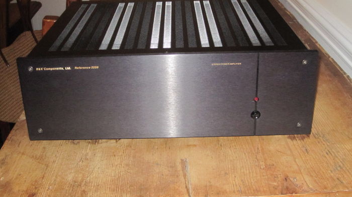 B&K Reference 2220 Stereo Power Amplifier