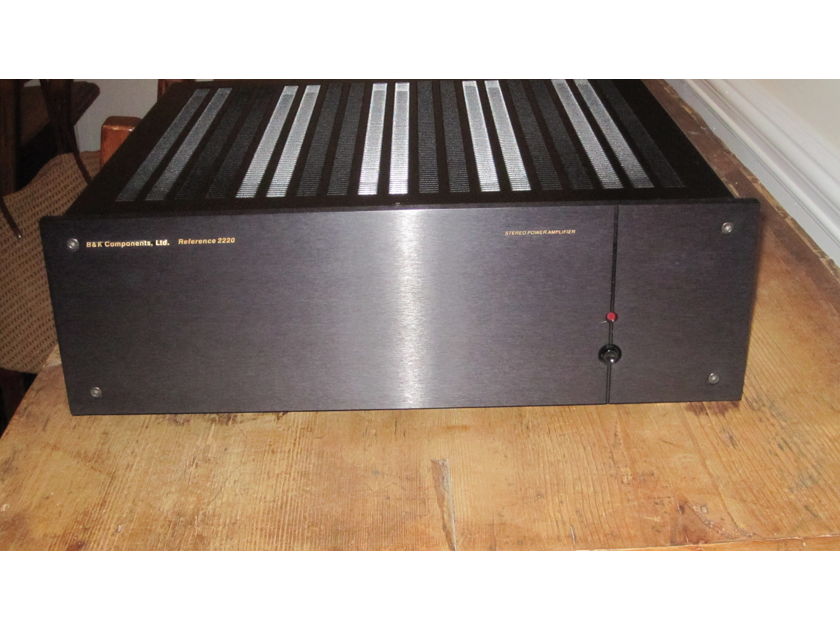 B&K Reference 2220 Stereo Power Amplifier