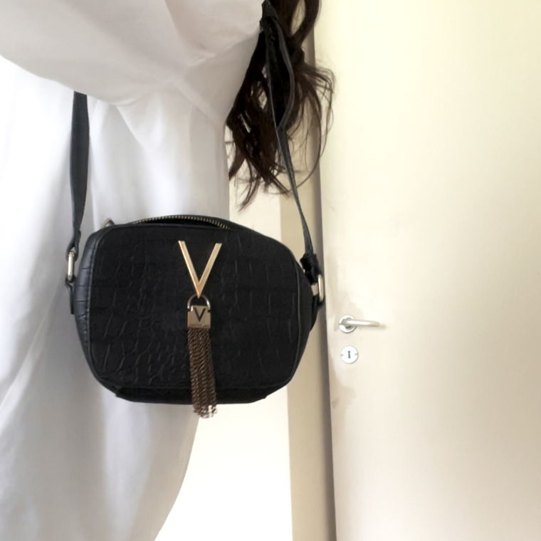 Classy Valentino shoulder bag