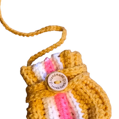 Ribbed baby mittens with stripe and fastening strap crochet pattern