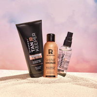 Glammed up Bundle за автобронзиране na ByRokko върху пясък с розов фон.