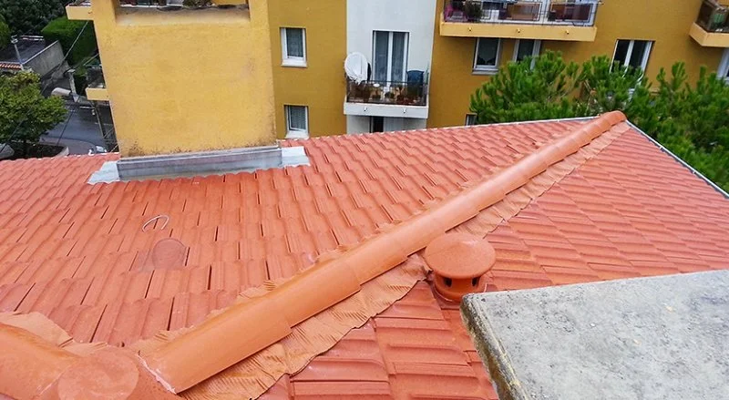Rénovation de 2 000 m² de couverture en tuiles de Marseille — photo 8 sur 26 — CEG TOITURE