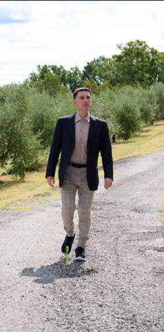 Llewis  Busignani 