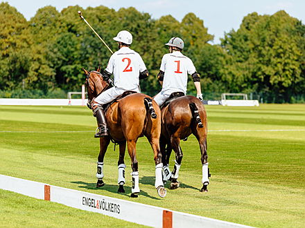  Berlin
- Das Team Engel & Völkers ging als Titelverteidiger und Favorit auf den Meisterschaftstitel im deutschen High Goal ins Rennen.
Foto: Stay. Architekturfotografie