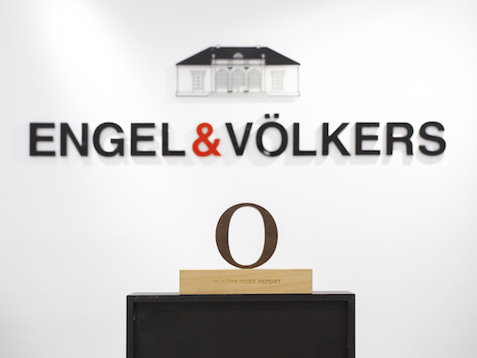 Hamburg - Qualität, Professionalität und innovatives Denken: Dafür ist Engel & Völkers erneut vom Luxusmagazin Robb Report als Top-Marke in Spanien ausgezeichnet worden.