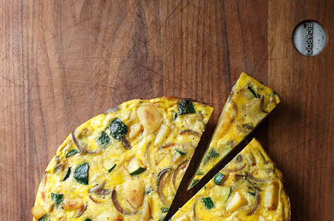 Omelette aux courgettes et aux pommes de terre rissolées