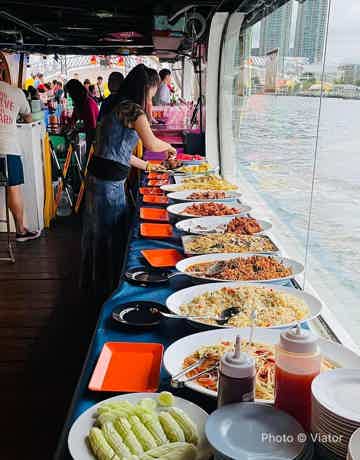 Unlimited beer and light snacks included on board