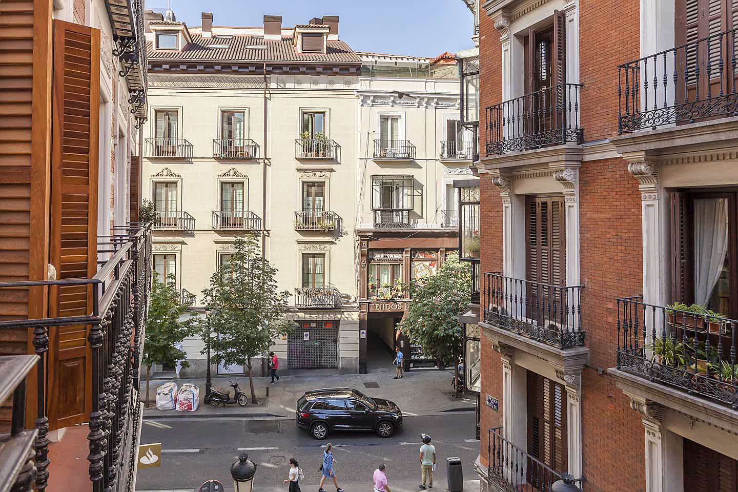 Los secretos de la Calle Gobernador en Madrid