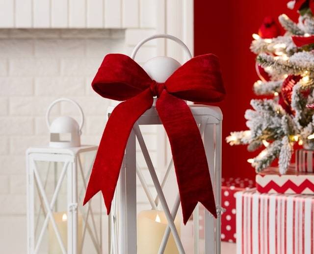 Raz Imports Wooden Sleigh With Winter Natural Arrangement and Pinecone Christmas Home Decor