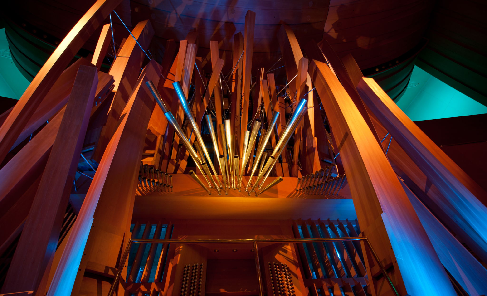 Artist Frank Gehry and organ builder Manuel Rosales collaborated on the visual design of the organ.