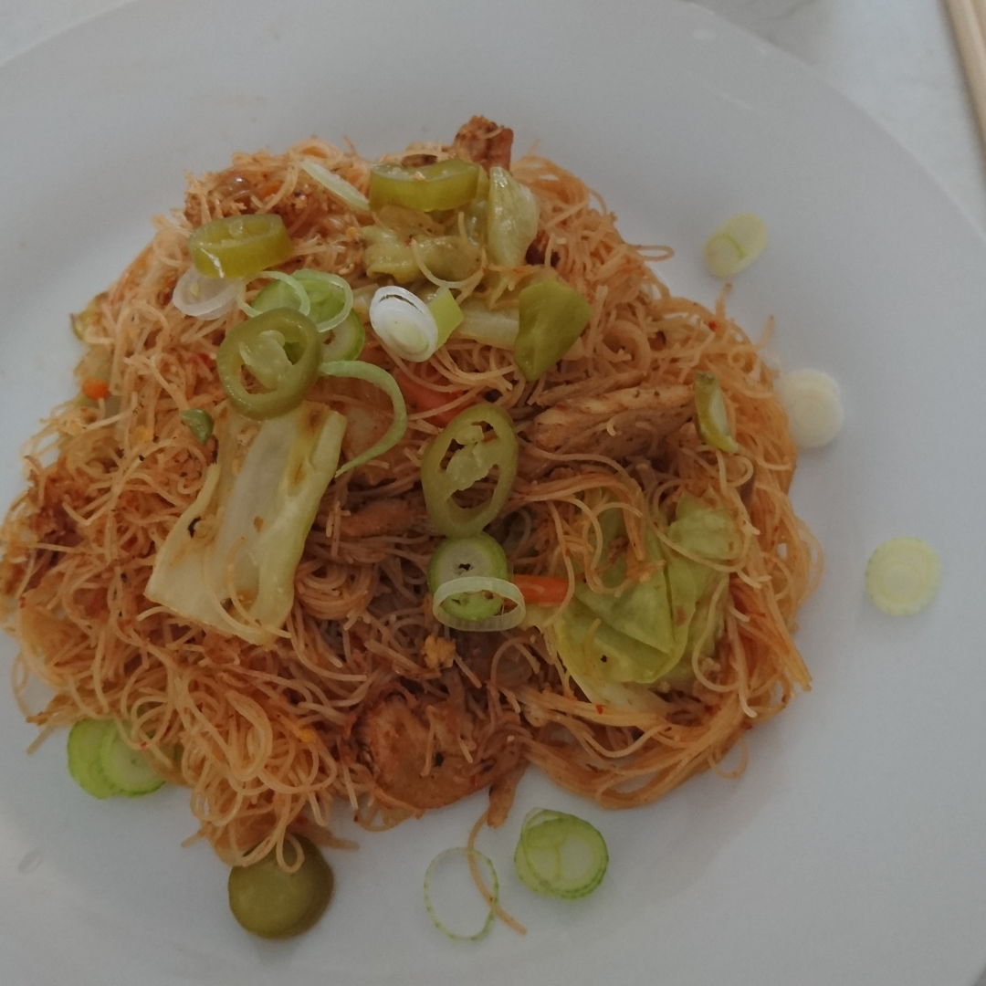Date: 13 Oct 2019 (Sun)
29th Main: Mihun Goreng Singapore [Score: 9.0]
Author: Taste of Asian Food [KP Kwan]
Comments:
1. Rice vermicelli springy and did not breakup into tiny bits as they were in my previous cooking of Mihun Goreng Siam.