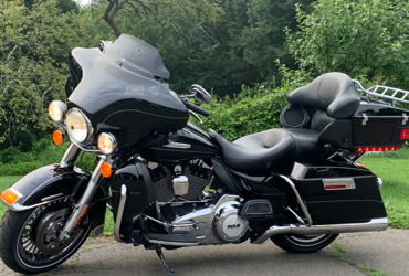 2012 HARLEY-DAVIDSON FLHTK ELECTRA GLIDE ULTRA LTD (BLACK) motorcycle for rent near Danbury, CT