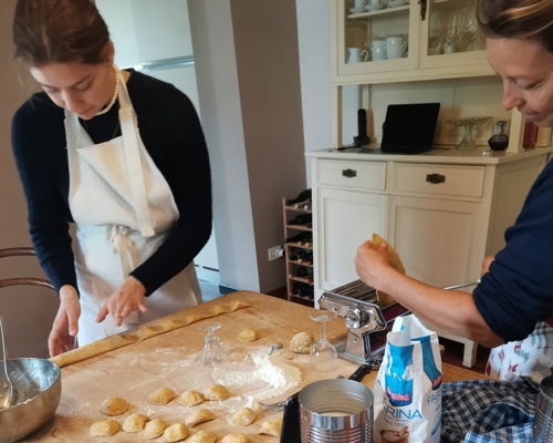 Corsi di cucina Arezzo: Cucina toscana: pasta fresca tradizionale e Cantucci