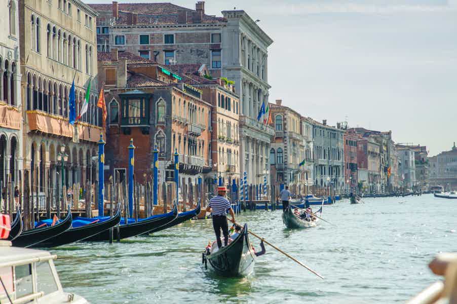 30-Minute Traditional Shared Gondola Ride Near St Mark’s Square - photo 2