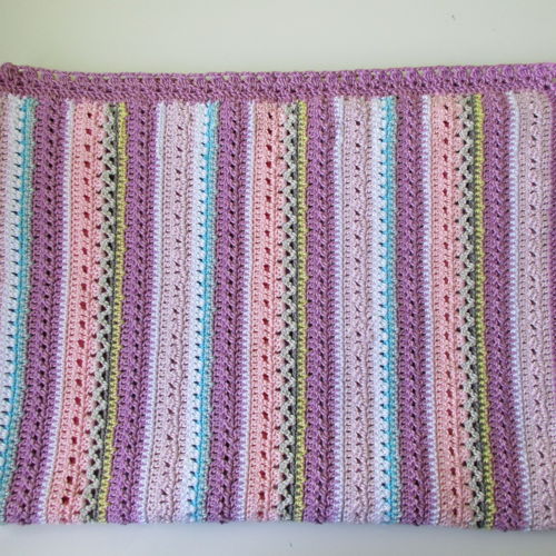 “Pretty pastel” baby deken