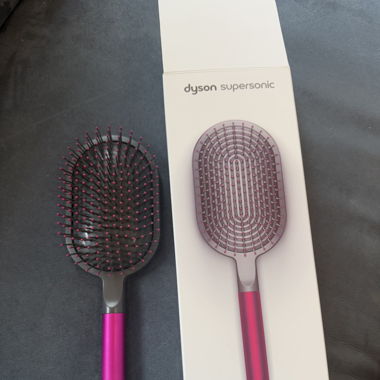 Dyson-designed Paddle brush