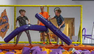 trampolin jump arena battle beam