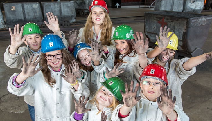 stiftung zollverein kinder winken verdreckt