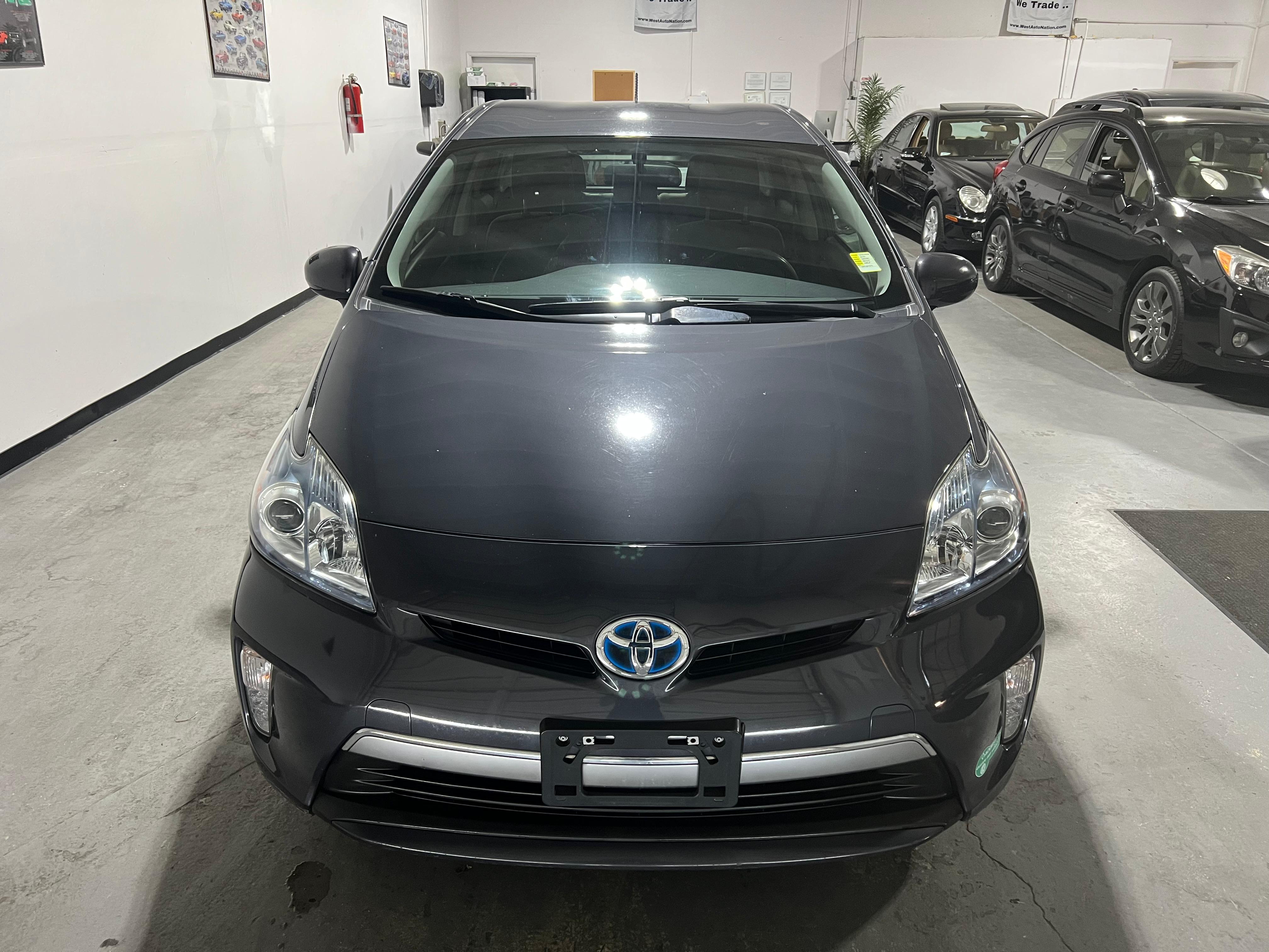 Toyota Prius PLUG-IN Hybrid 2014 thumbnail