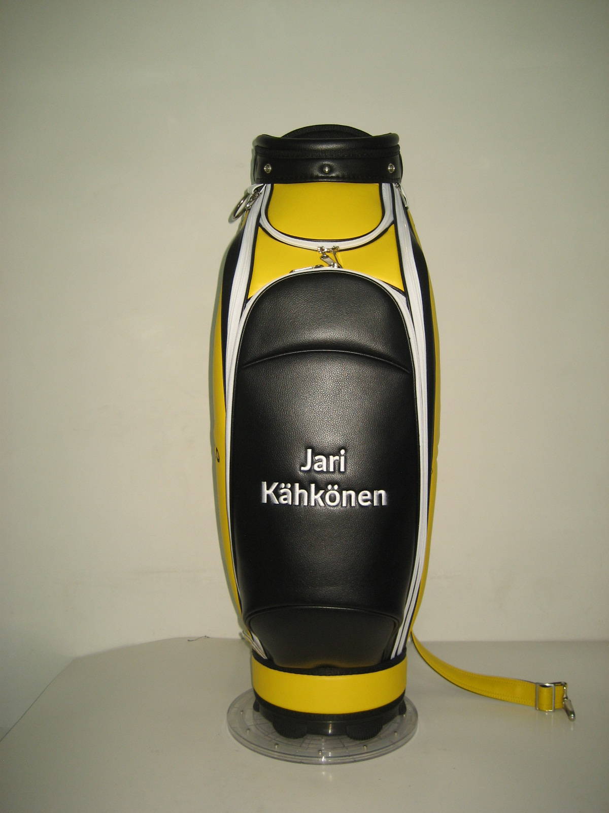 Customised football club golf bags by Golf Custom Bags 166