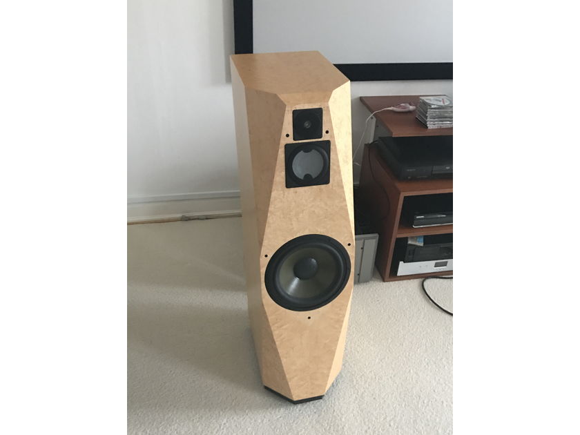 Avalon Acoustics Eidolon Diamond Birds eye mapple