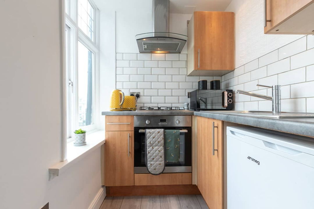 Small kitchen but with plenty of workspace area and amenities 