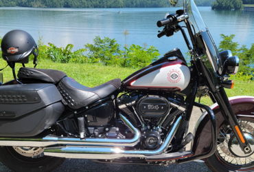 2021 HARLEY-DAVIDSON FLHCS HERITAGE CLASSIC 114 ABS motorcycle for rent near Maryville, TN