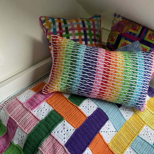 Gehaakt regenboog kussen Tineke, Interlocking haken