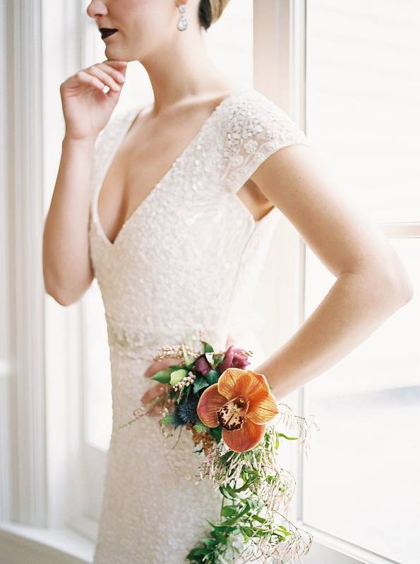 Trailing wrist corsage