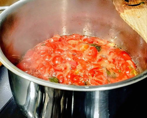 Cooking classes Catania: Tomato and basil sauce: flavors of Sicily