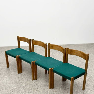 Set aus 4 robusten Holz Stühlen