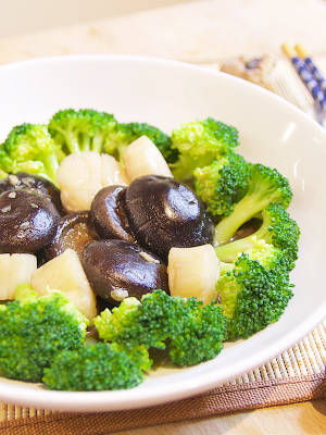 Broccoli with Mushrooms and Scallops Recipe