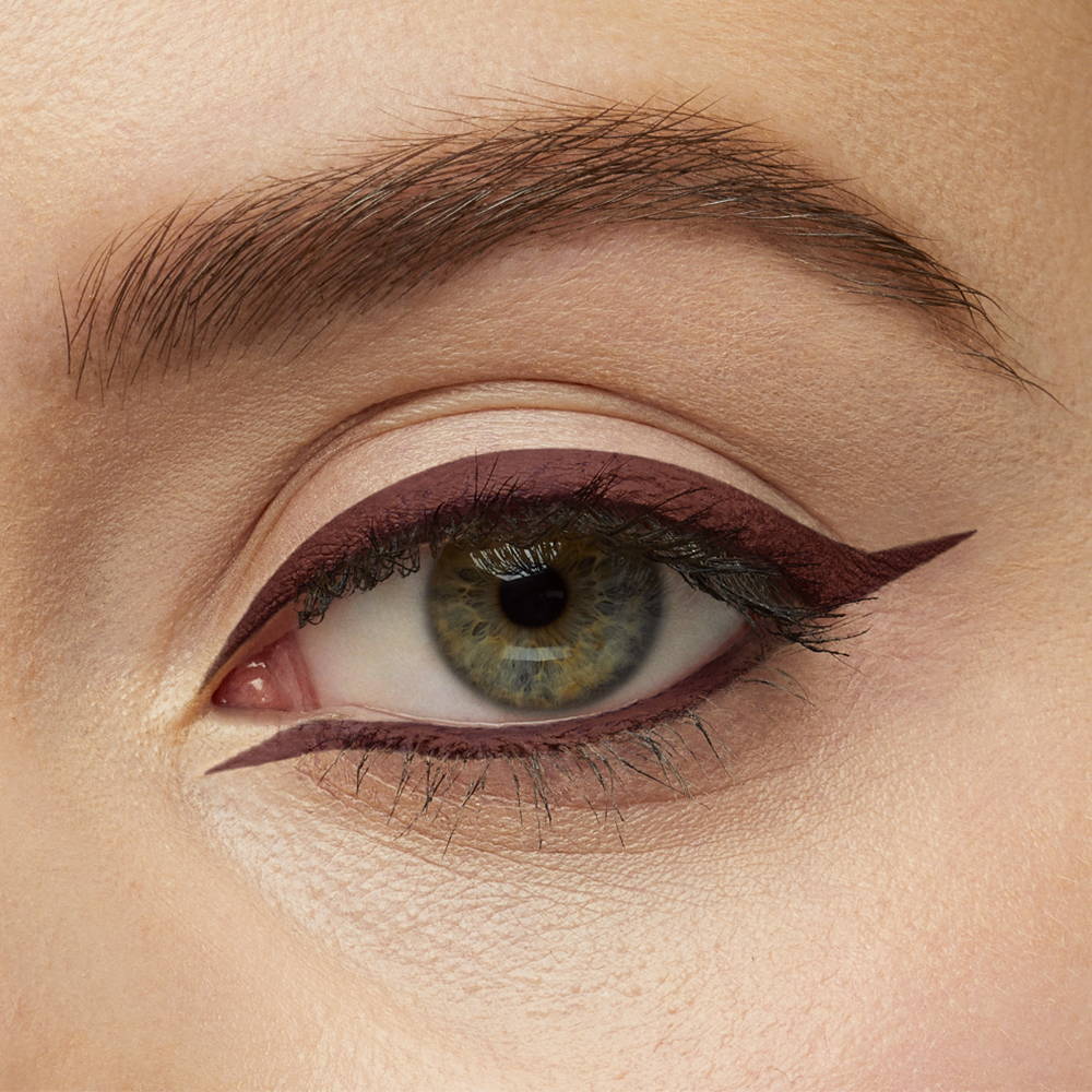 Maquillage yeux eyeliner marron