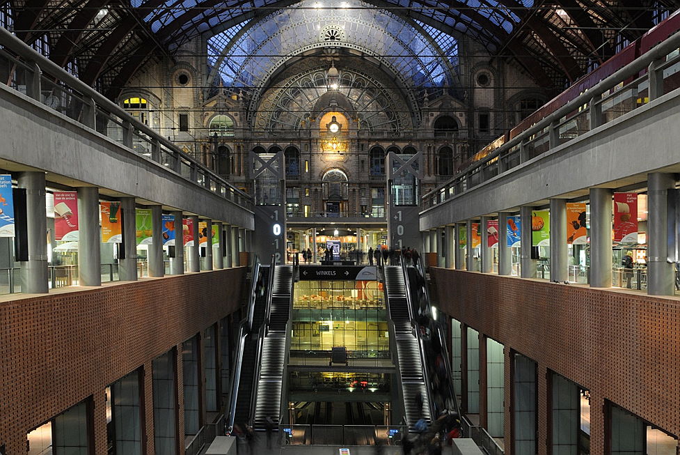  Ukkel
- Gare d'Anvers, Belgique