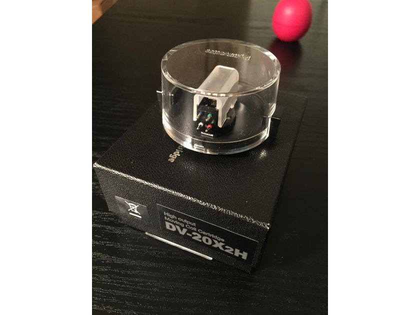 Dynavector 20X2 Phono Cartridge High-Output (Less than 50 hours)