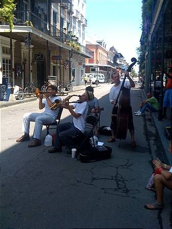 New Orleans jazz in the streets for free