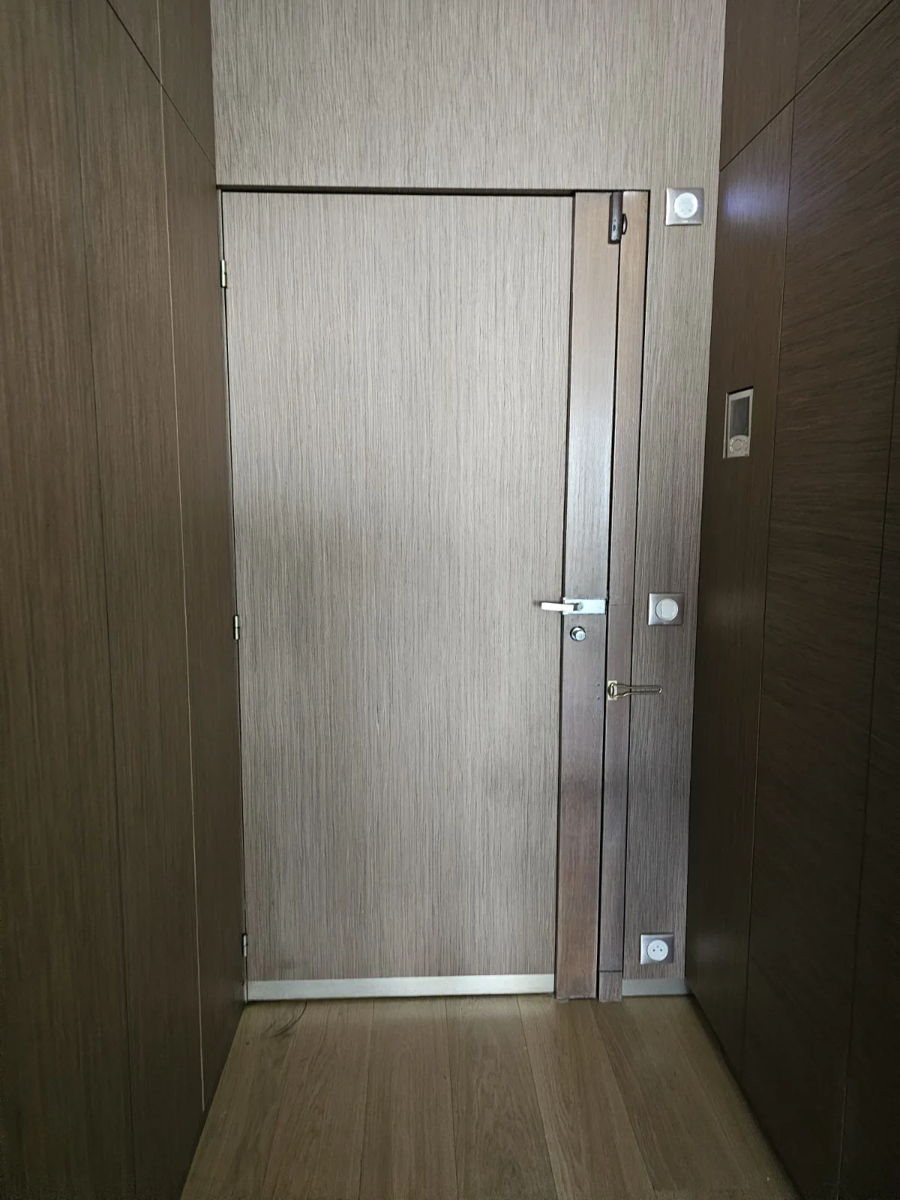 Pose d'une porte anti-panique — photo 2