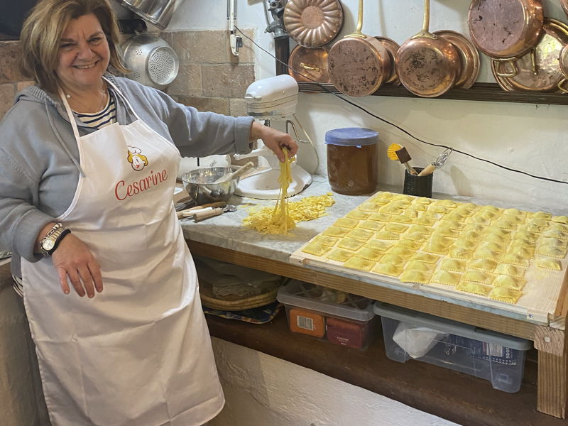 Corsi di cucina Castel Giorgio: Esperienza autentica in casale umbro tra orto e cucina